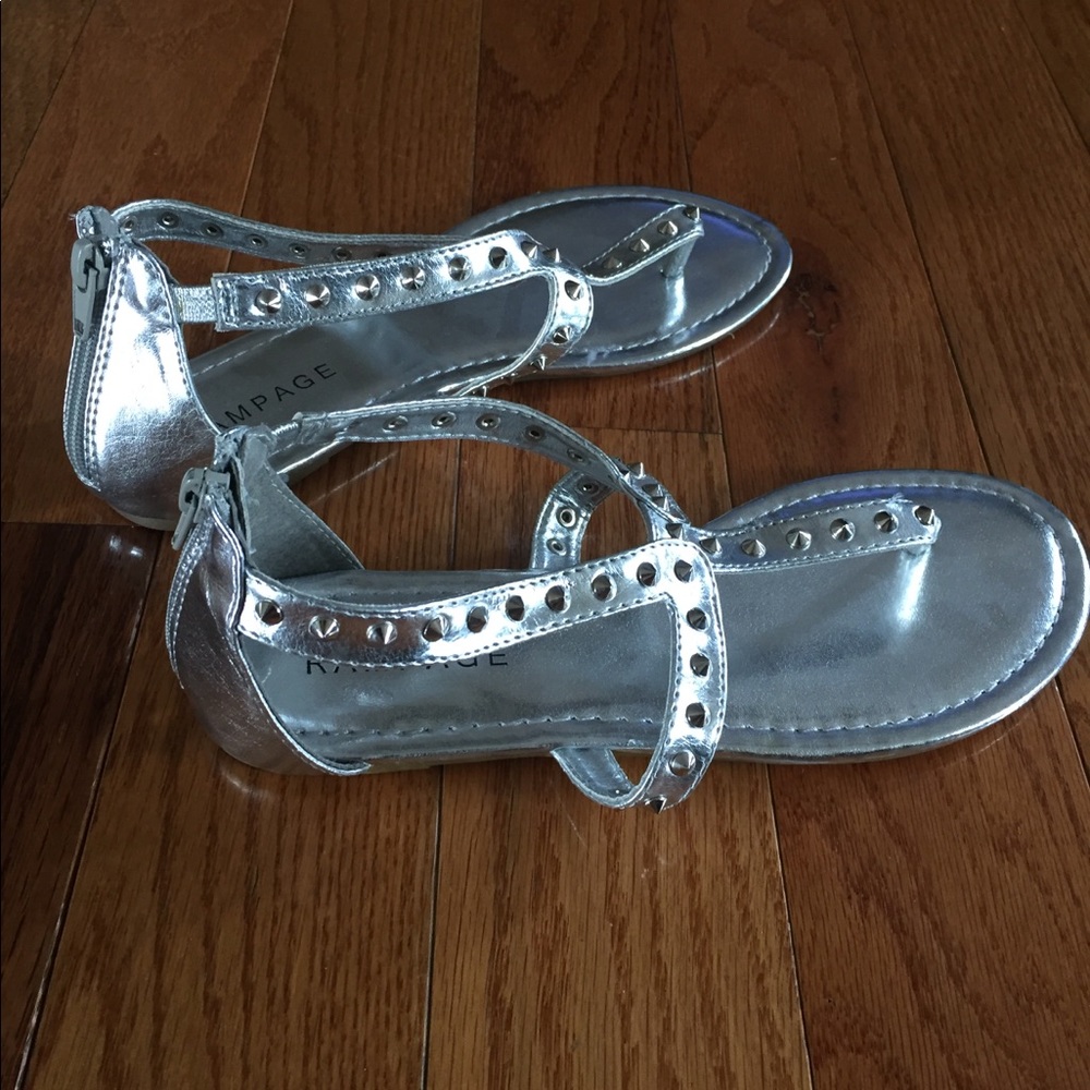 BRAND NEW Ladies Silver Sandals - Size 7-1/2M